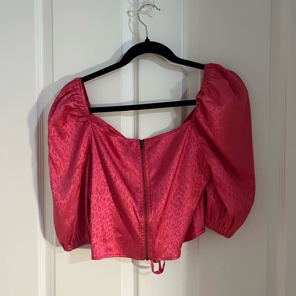 Hot Pink Leopard Puffy Sleeve Crop Top - Picture 2 of 2